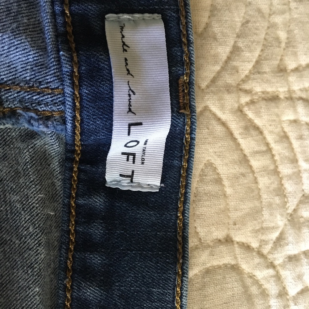2 pair of Loft capris lite/ dark clean